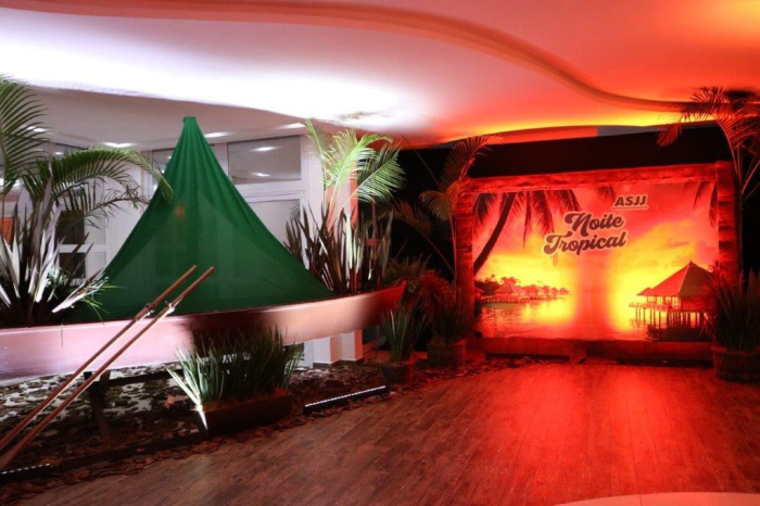 <p>Evento celebrou o anivers&aacute;rio da associa&ccedil;&atilde;o e o encerramento do ano com confraterniza&ccedil;&atilde;o, m&uacute;sica e clima tropical<br />
&nbsp;</p>